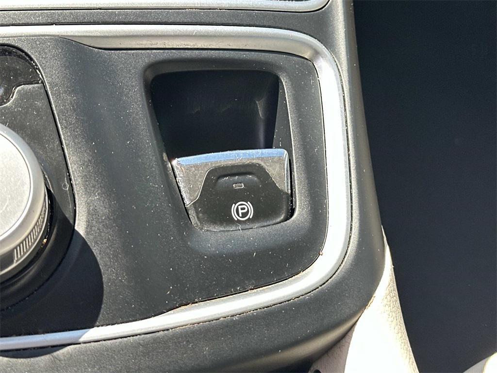 used 2015 Chrysler 200 car, priced at $8,000