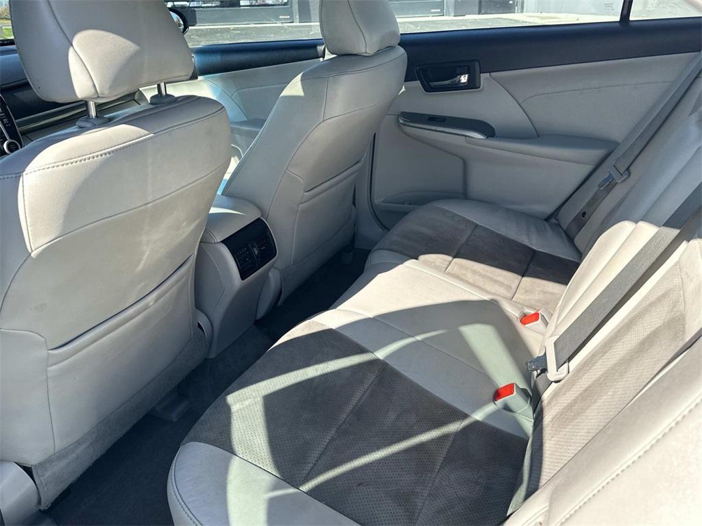 used 2014 Toyota Camry Hybrid car, priced at $9,500