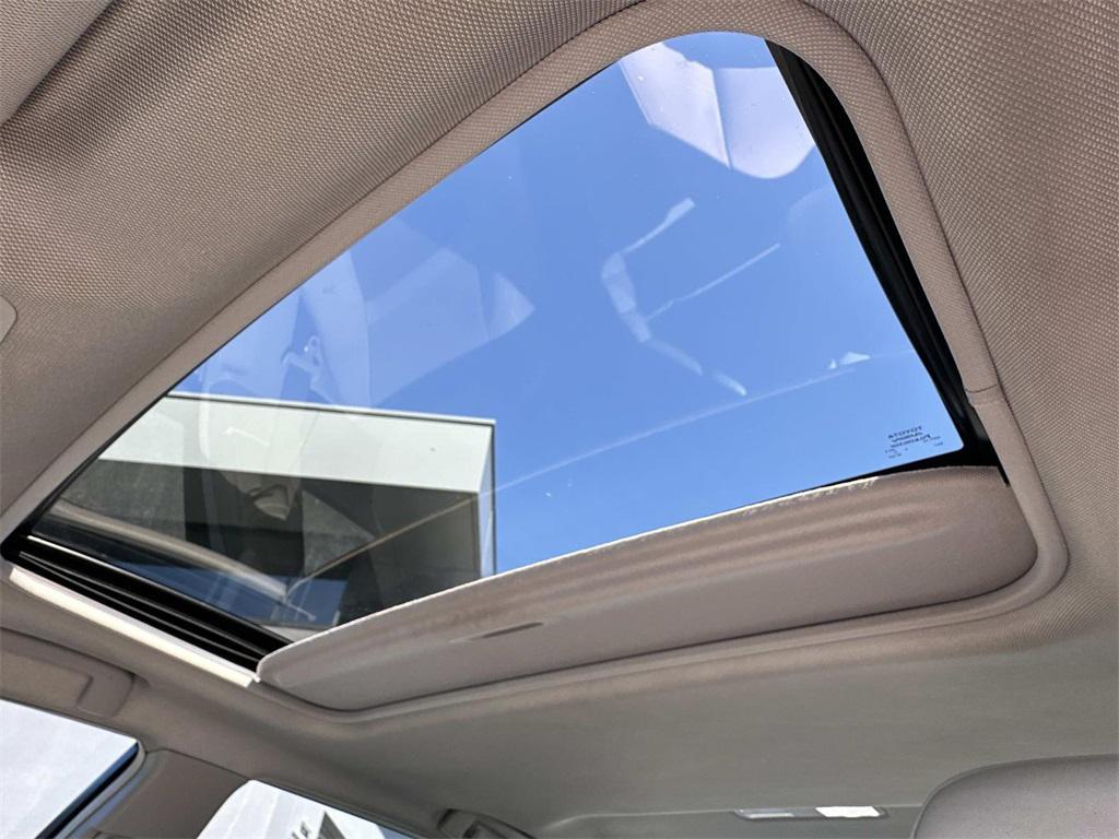 used 2014 Toyota Camry Hybrid car, priced at $9,500