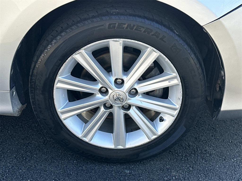 used 2014 Toyota Camry Hybrid car, priced at $9,500