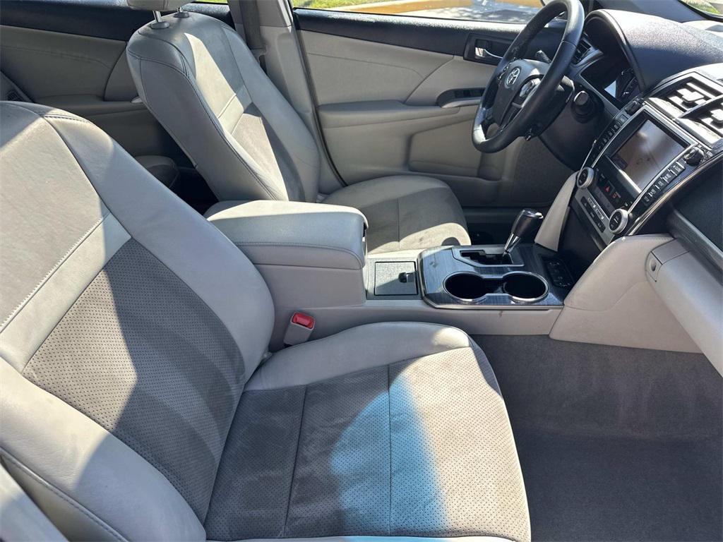 used 2014 Toyota Camry Hybrid car, priced at $9,500