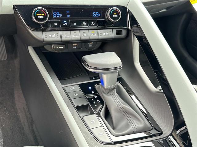 new 2025 Hyundai Elantra car, priced at $30,335