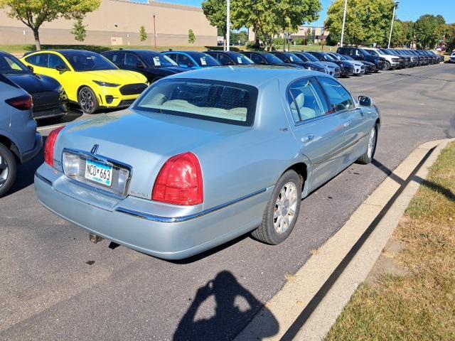 used 2007 Lincoln Town Car car, priced at $8,000