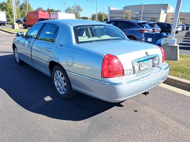 used 2007 Lincoln Town Car car, priced at $8,000