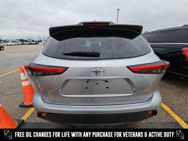 used 2023 Toyota Highlander car, priced at $33,136