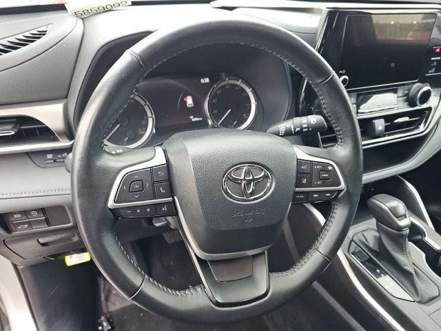 used 2023 Toyota Highlander car, priced at $33,136