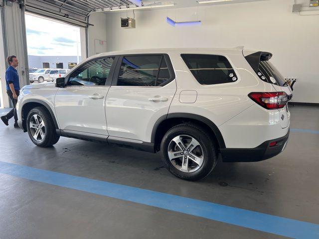 used 2025 Honda Pilot car, priced at $42,027
