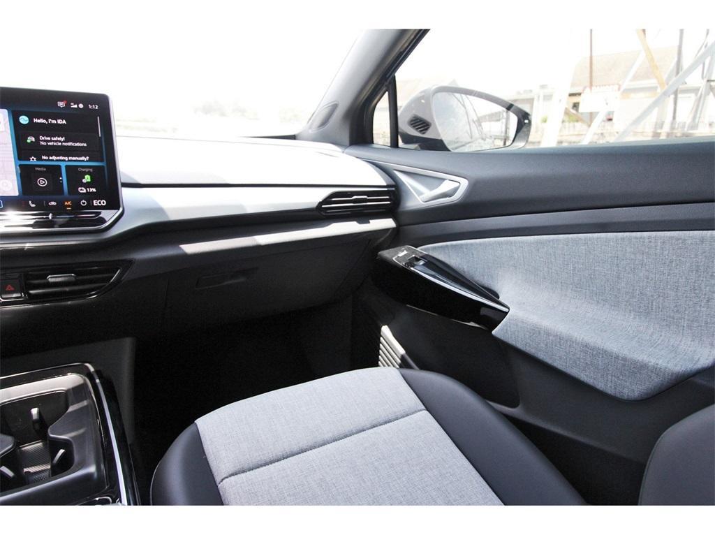 new 2025 Volkswagen ID.4 car, priced at $49,495