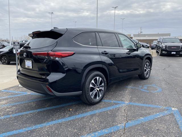 used 2022 Toyota Highlander car, priced at $28,994