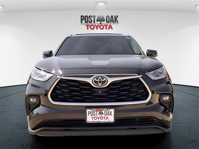 used 2020 Toyota Highlander car, priced at $26,800