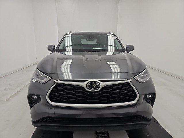 used 2020 Toyota Highlander car, priced at $28,500
