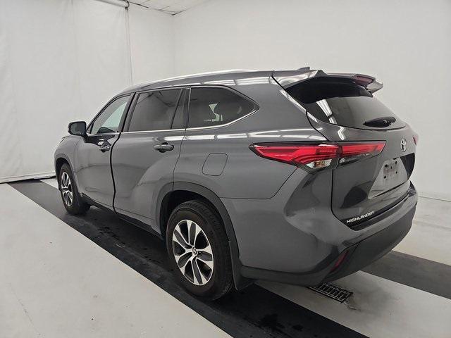 used 2020 Toyota Highlander car, priced at $28,500
