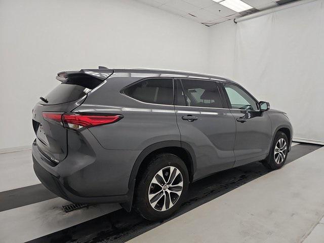 used 2020 Toyota Highlander car, priced at $28,500