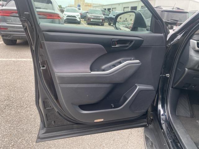 used 2024 Toyota Highlander car, priced at $37,900