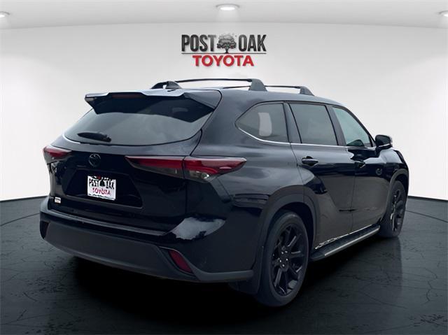 used 2024 Toyota Highlander car, priced at $37,900