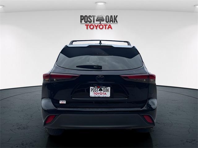 used 2024 Toyota Highlander car, priced at $37,900
