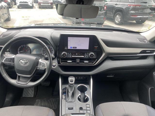used 2024 Toyota Highlander car, priced at $37,900