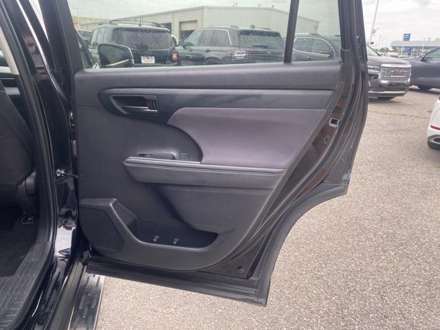 used 2024 Toyota Highlander car, priced at $37,900