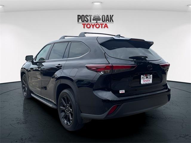 used 2024 Toyota Highlander car, priced at $37,900