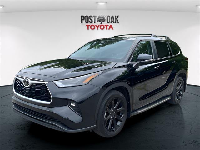used 2024 Toyota Highlander car, priced at $37,900