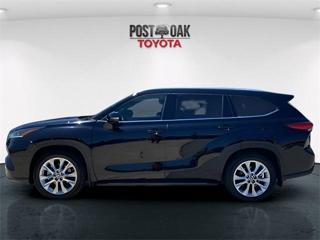 used 2021 Toyota Highlander car, priced at $31,900