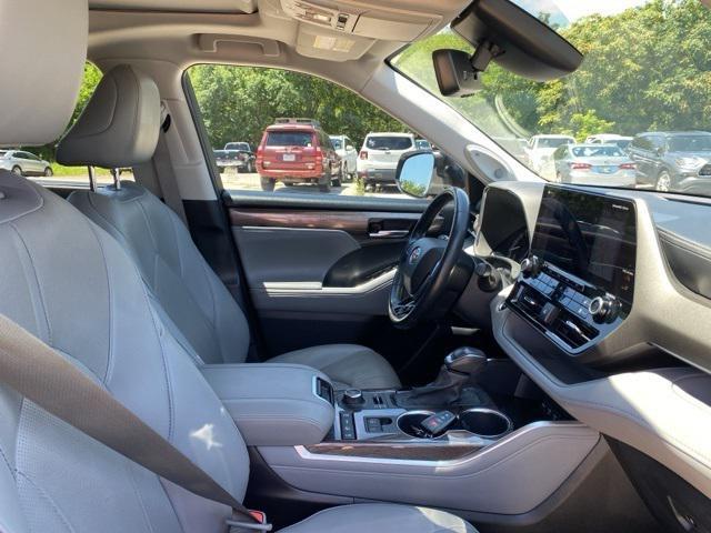 used 2021 Toyota Highlander car, priced at $31,900