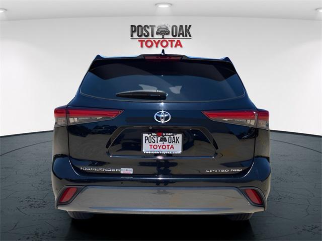 used 2021 Toyota Highlander car, priced at $31,900