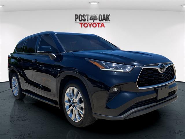 used 2021 Toyota Highlander car, priced at $31,900