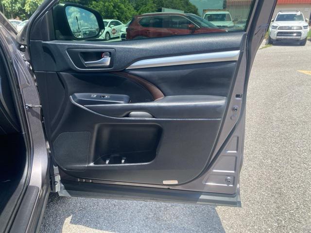 used 2019 Toyota Highlander car, priced at $25,500