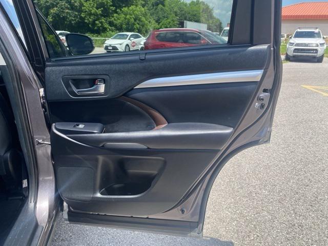 used 2019 Toyota Highlander car, priced at $25,500