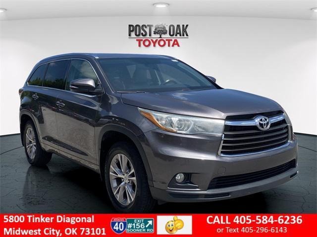 used 2015 Toyota Highlander car, priced at $13,999