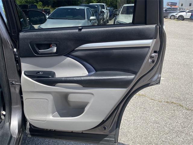 used 2015 Toyota Highlander car, priced at $13,999
