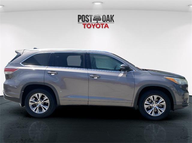 used 2015 Toyota Highlander car, priced at $13,999