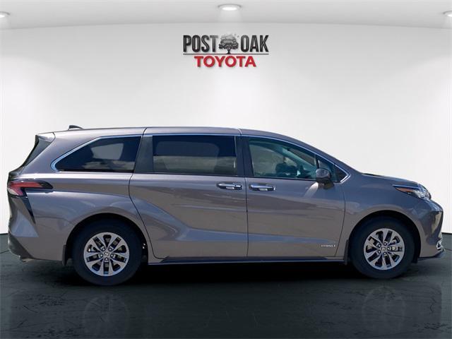 used 2021 Toyota Sienna car, priced at $32,999