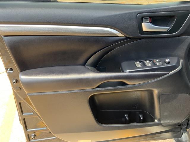 used 2019 Toyota Highlander car, priced at $25,500