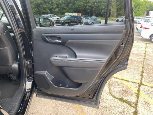 used 2023 Toyota Highlander car, priced at $40,500