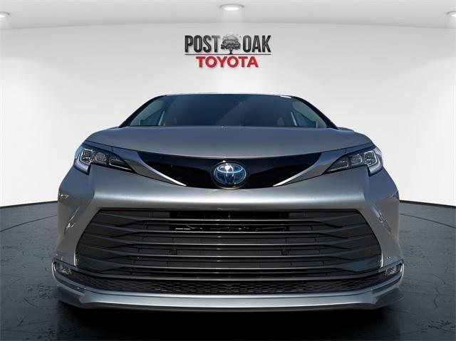 used 2021 Toyota Sienna car, priced at $39,776