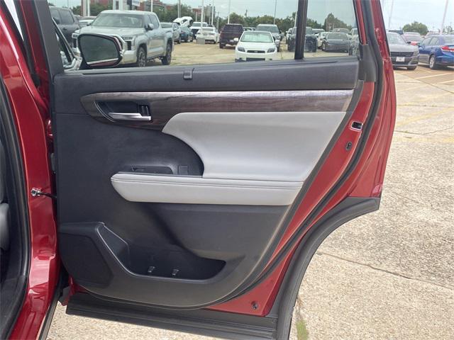 used 2024 Toyota Highlander car, priced at $44,420