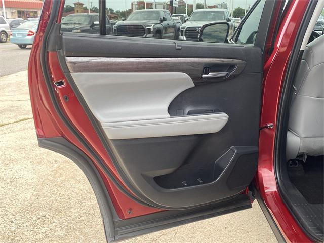used 2024 Toyota Highlander car, priced at $44,420