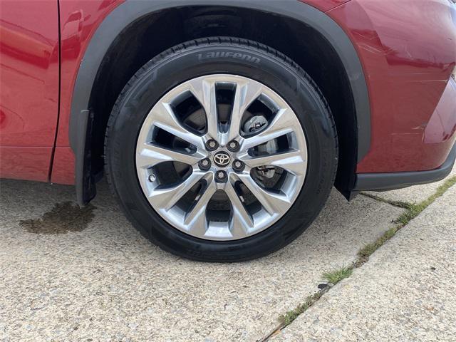 used 2024 Toyota Highlander car, priced at $44,420