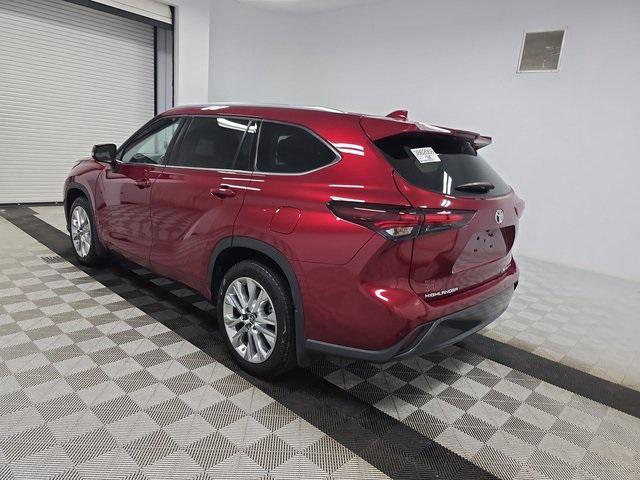 used 2024 Toyota Highlander car, priced at $44,500