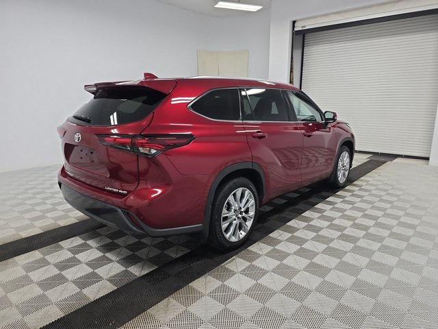 used 2024 Toyota Highlander car, priced at $44,500