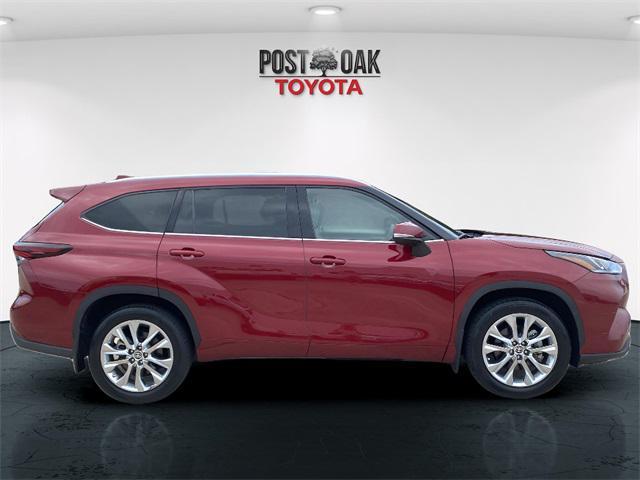 used 2024 Toyota Highlander car, priced at $44,420