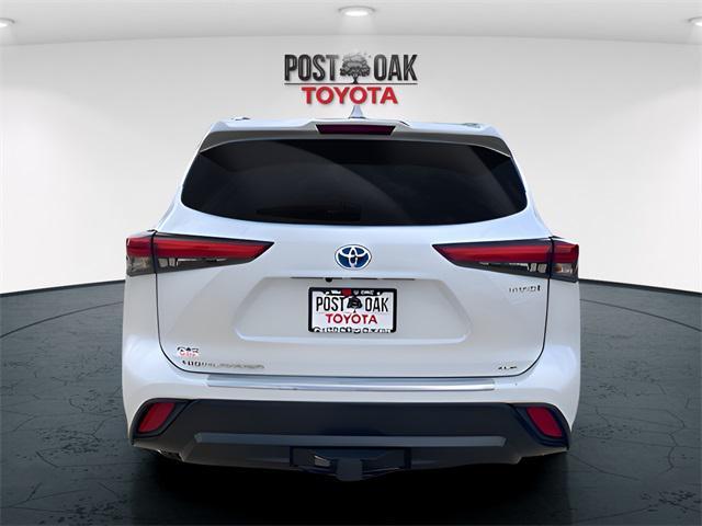 used 2023 Toyota Highlander Hybrid car, priced at $36,400