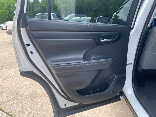 used 2023 Toyota Highlander Hybrid car, priced at $38,884