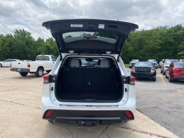 used 2023 Toyota Highlander Hybrid car, priced at $38,884
