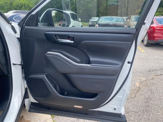 used 2023 Toyota Highlander Hybrid car, priced at $38,884