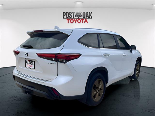 used 2023 Toyota Highlander Hybrid car, priced at $36,400