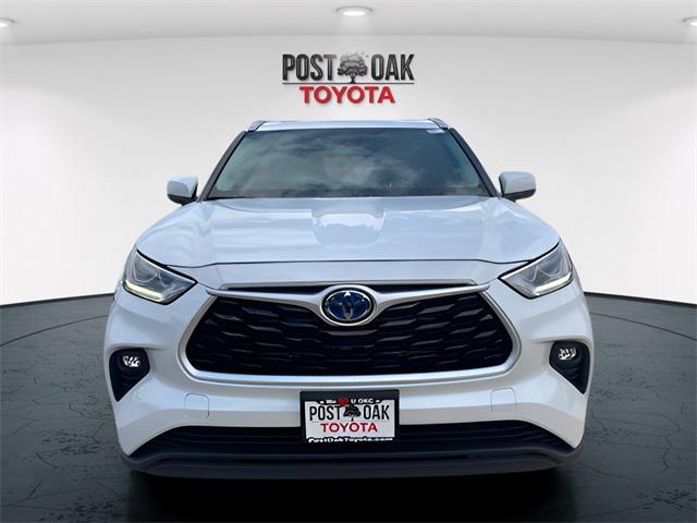 used 2023 Toyota Highlander Hybrid car, priced at $36,400