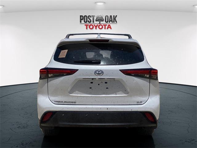 used 2022 Toyota Highlander car, priced at $31,999